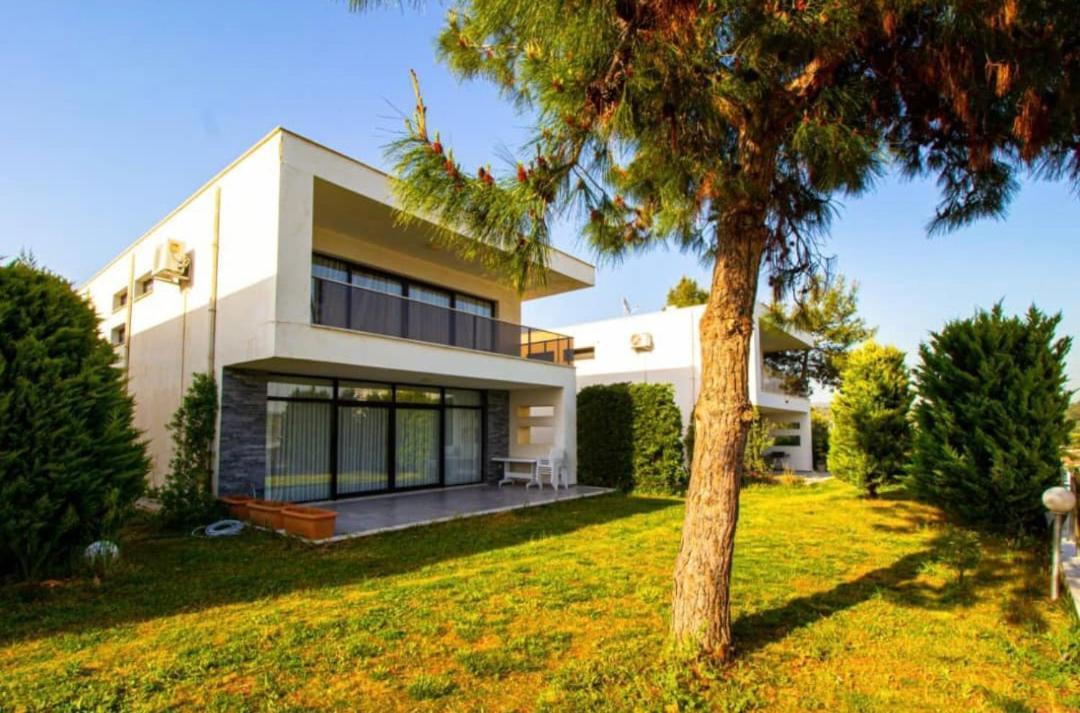 Oezel Bahceli Villa Kusadası Exterior foto